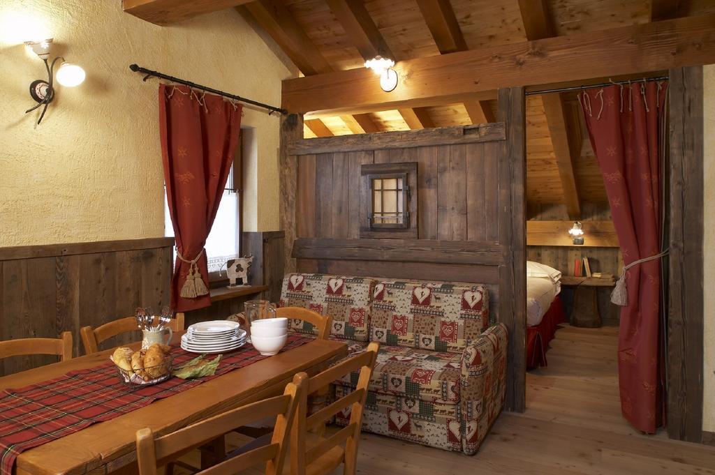 Residence Lo Peyo Champoluc Room photo